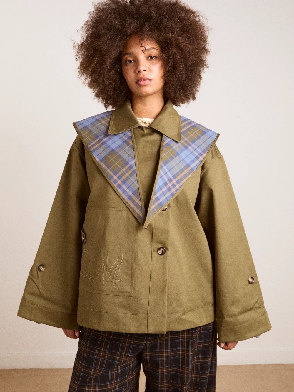 Damson Madder Reversible Jerry Crop Trench – Olive/Blue Plaid – US 8